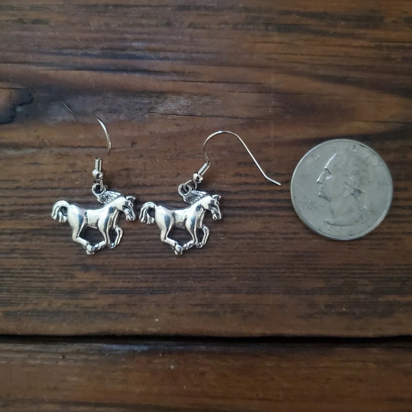 Super Cute Horse Earrings - Picture 1 of 1